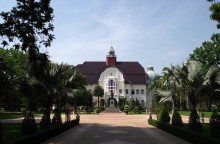 Phra Ram Ratchaniwet Palace